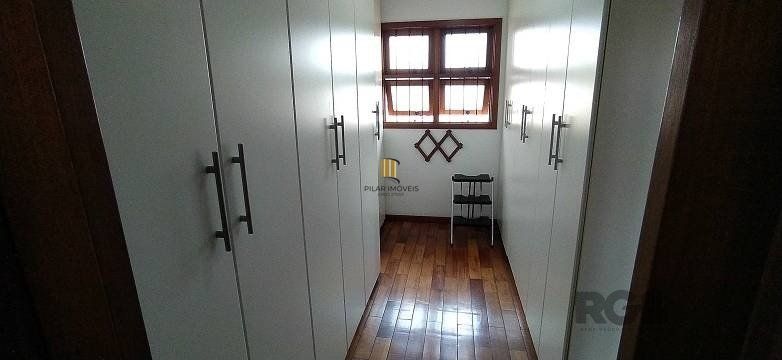 Excelente casa de 287m² com 3 dormitórios e 4 vagas.
