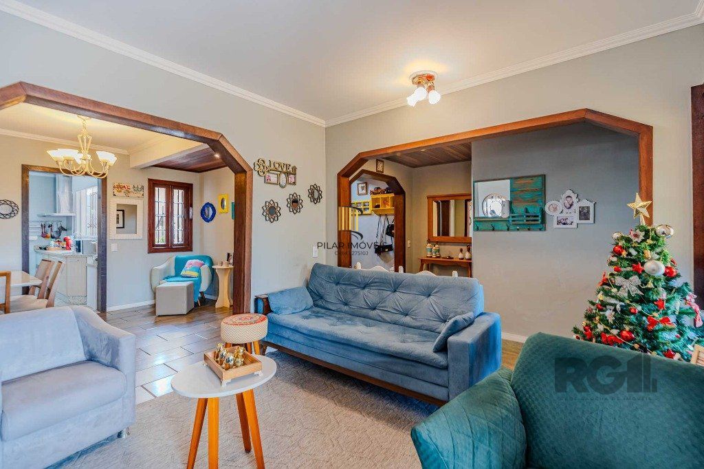 Casa com 234m², 3 dormitórios, 3 vagas no bairro Partenon