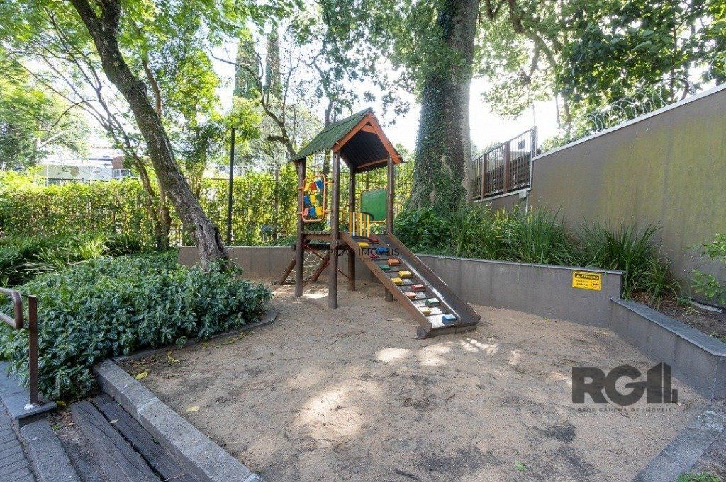 Apartamento de 2 quartos , suite ,  garagem em Condomínio Clube no bairro Teresópolis