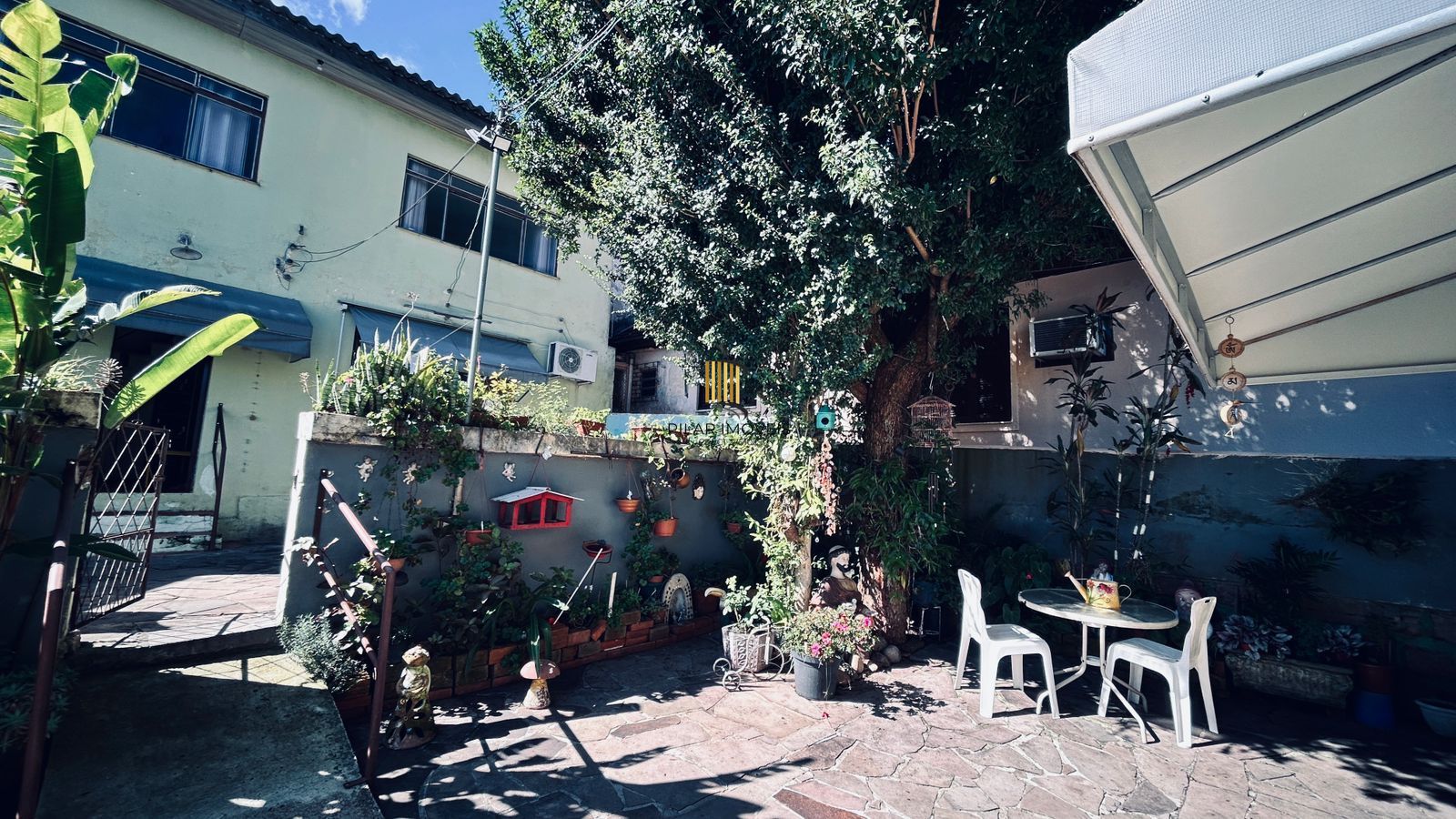 Casa com 2 dormitórios e edícula nos fundos no Bairro Nonoai