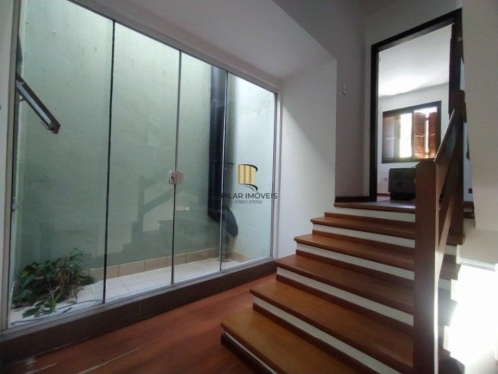 Casa de Condomínio 3 dormitórios no bairro Cristal