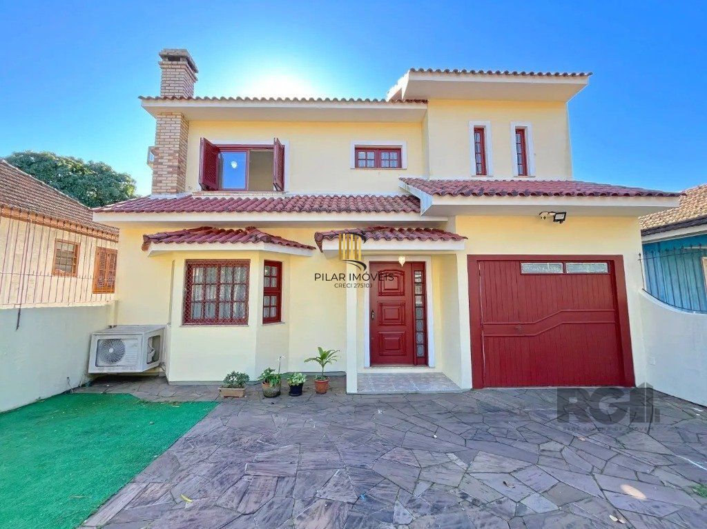 Casa de 3 dormitórios no bairro Cavalhada