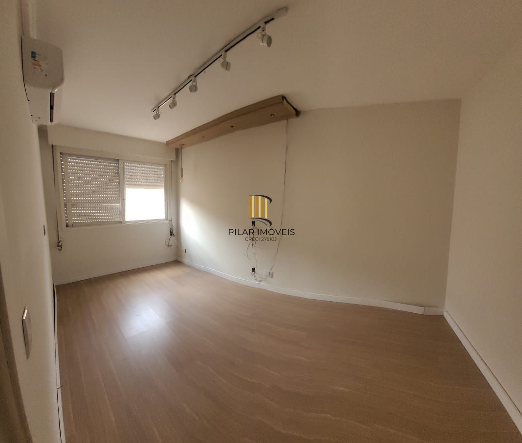 Aparatamento 2 dormitórios com 2 vagas no Bairro São João.