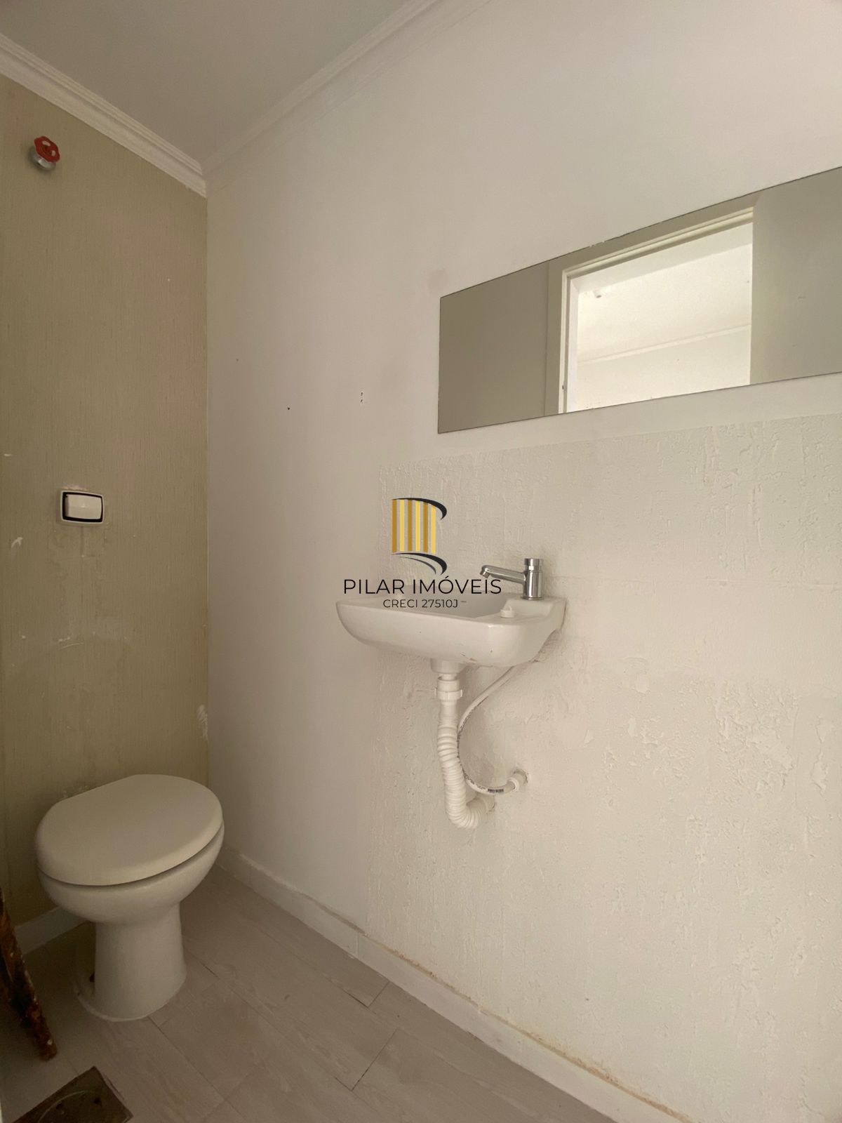 Apartamento 2 Dormitórios com Garagem Coberta à Venda no Bairro Teresópolis – Amplo, Arejado e de Frente, 67m2