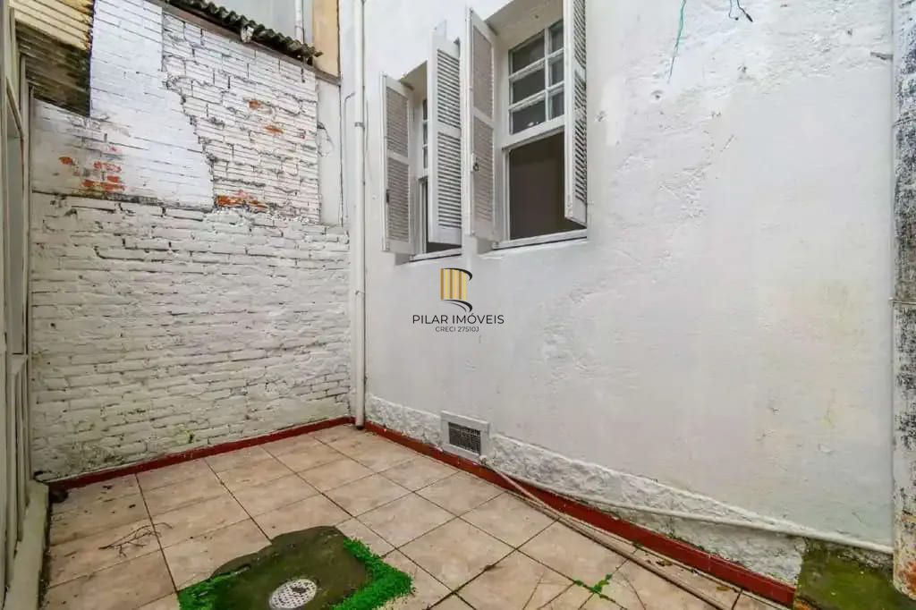 Casa com 2 quartos à venda na Medianeira, Porto Alegre.