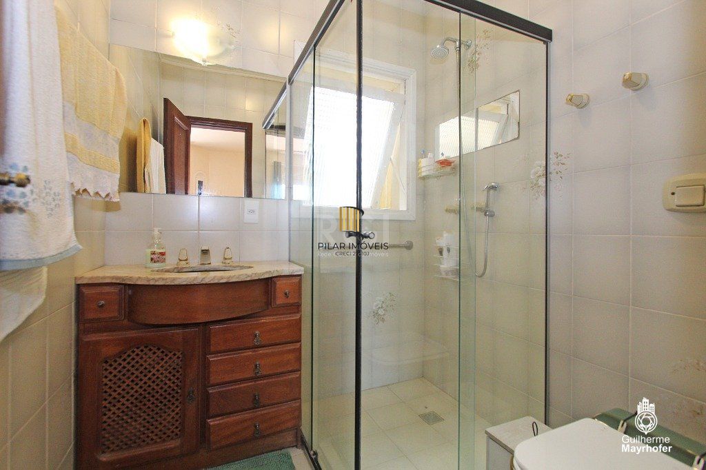 Casa para Venda - 240m², 5 dormitórios, sendo 1 suites, 3 vagas - Menino Deus