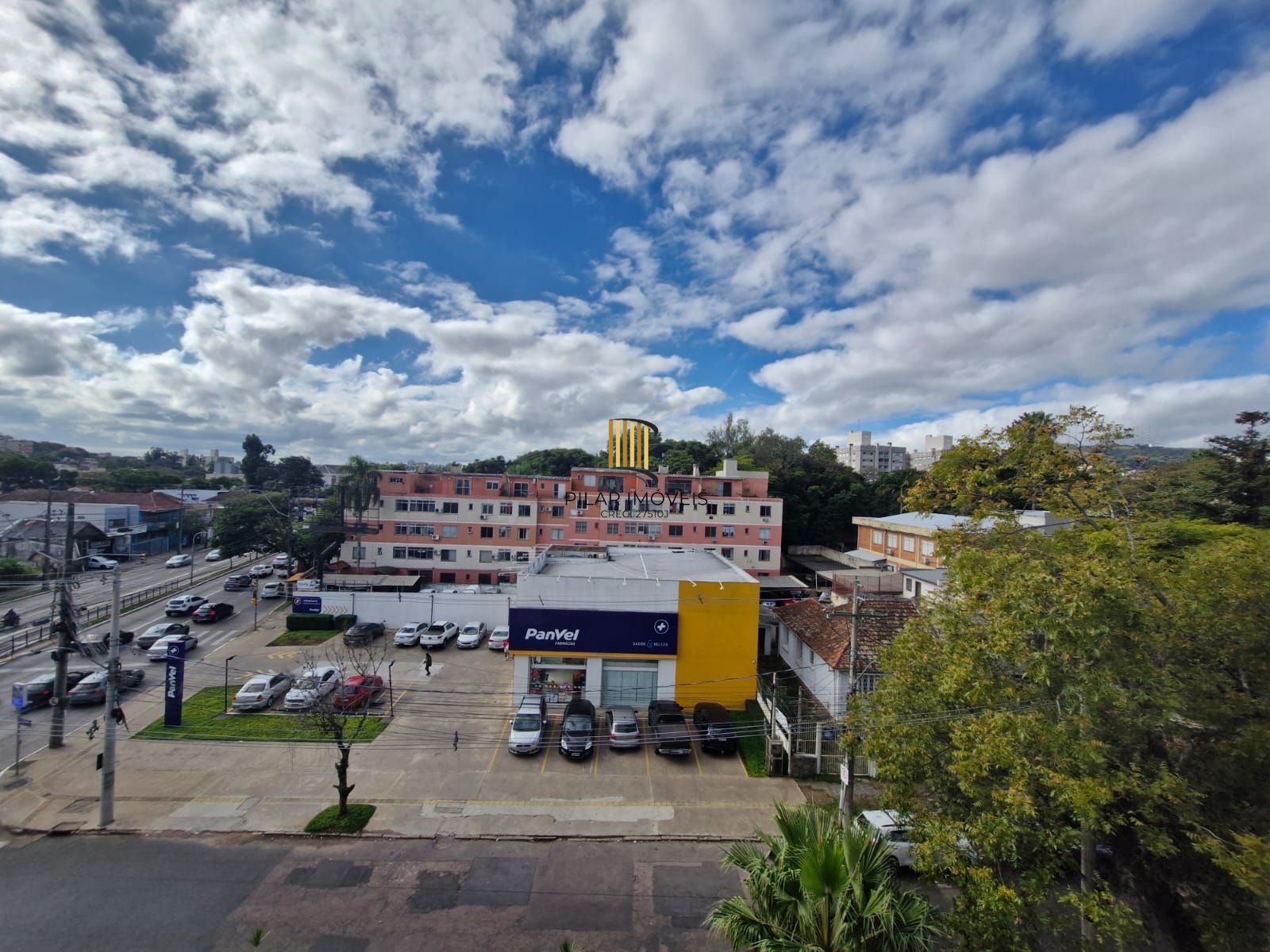 Sala comercial em prédio com elevador, no bairro Teresópolis.