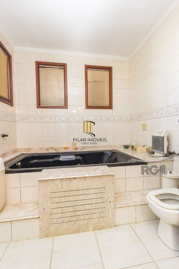 Casa 470m² - 4 dormitórios, 5 vagas no bairro Jardim São Pedro