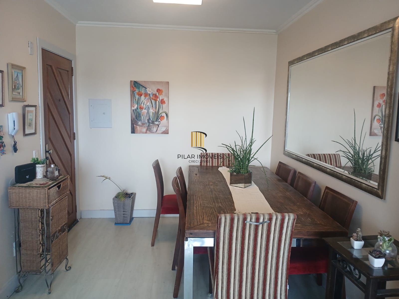 Apartamento de 2 dormitórios com vaga de garagem coberta e escriturada no Bairro Glória – Porto Alegre.