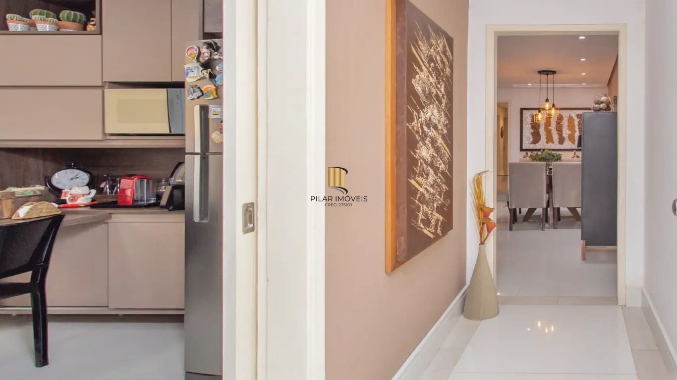 Apartamento com 3 dormitórios e 99m² à venda em Petrópolis.