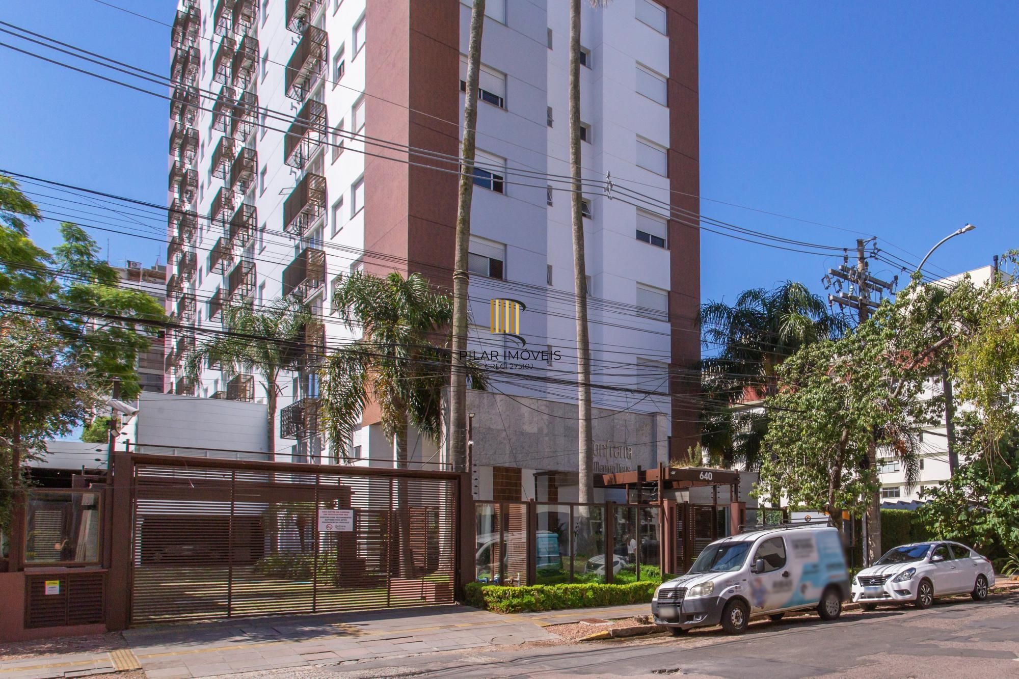 Apartamento de 02 dormitorios, suite, vaga garagem com vista livre no bairro Menino Deus-Porto Alegre.