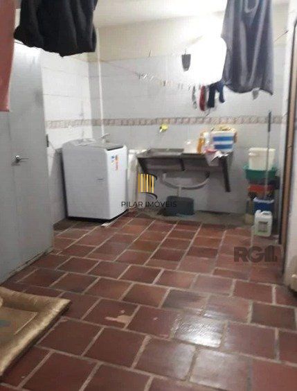 Casa para Venda - 200m², 5 dormitórios, sendo 1 suites, 4 vagas - Glória