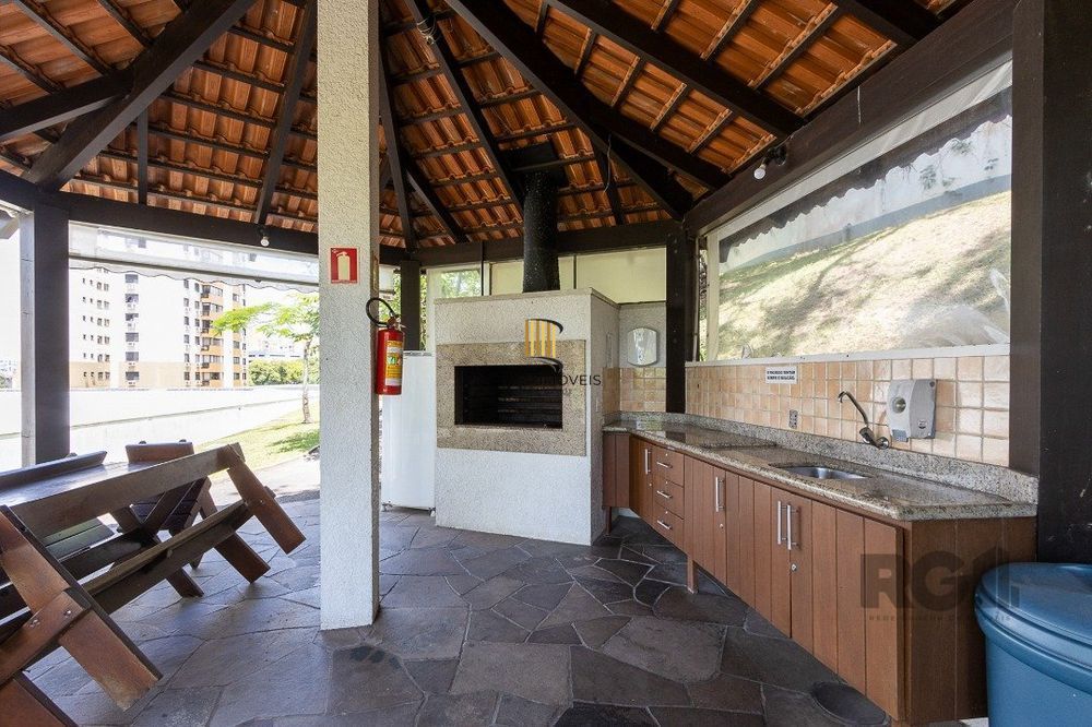 Apartamento com 3 dormitórios  na Zona Sul de Porto Alegre RS.