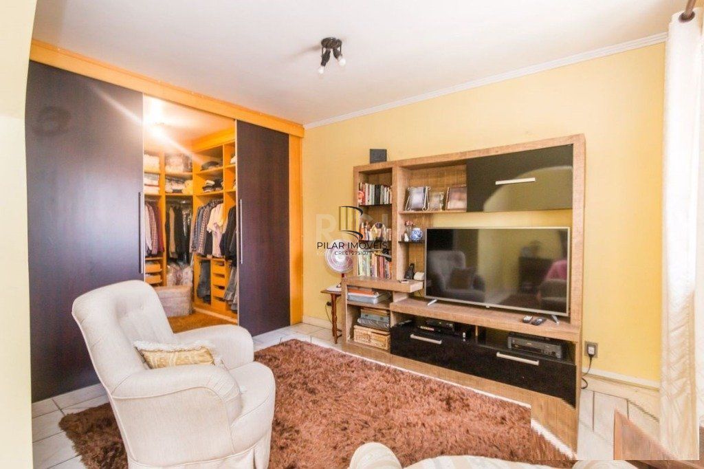Casa para Venda - 258m², 3 dormitórios, sendo 1 suites, 4 vagas - Teresópolis