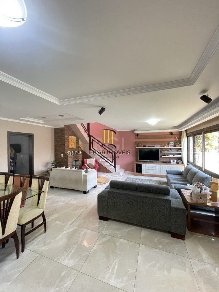 Casa para Venda - 240m², 4 dormitórios, sendo 2 suites, 3 vagas - Centro