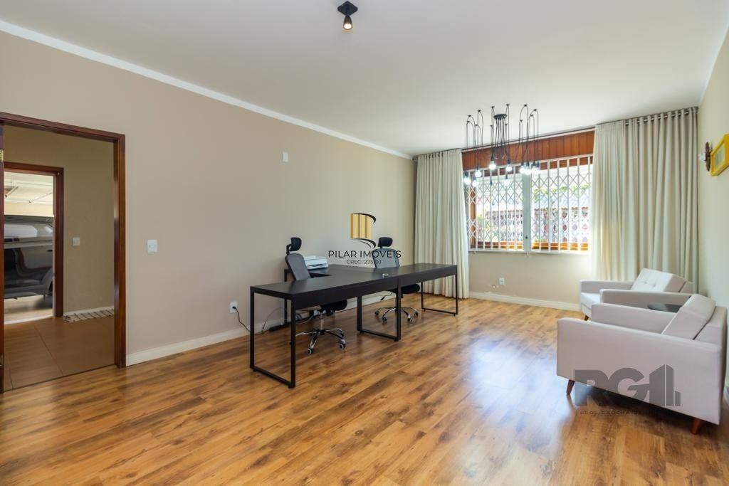 Casa de 380m², bairro Guarujá
