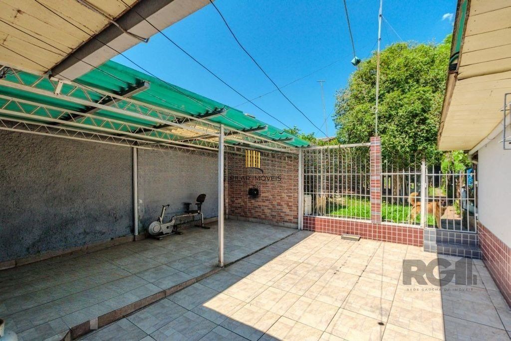 Casa de 3 dormitórios no bairro Rubem Berta