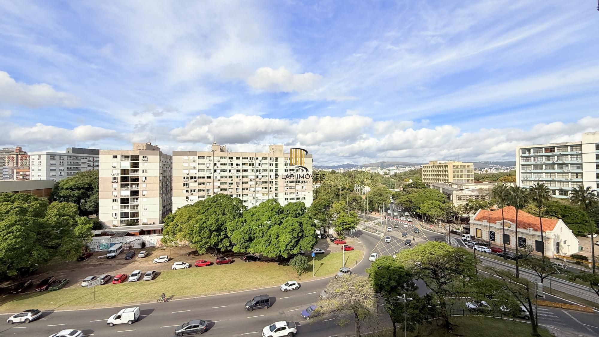 Apartamento de 2 dormitorios á venda no Bairro Centro Histórico.