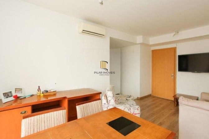 Apartamento 2 dormitórios com 1 suíte no bairro Passo D'areia em Porto Alegre.