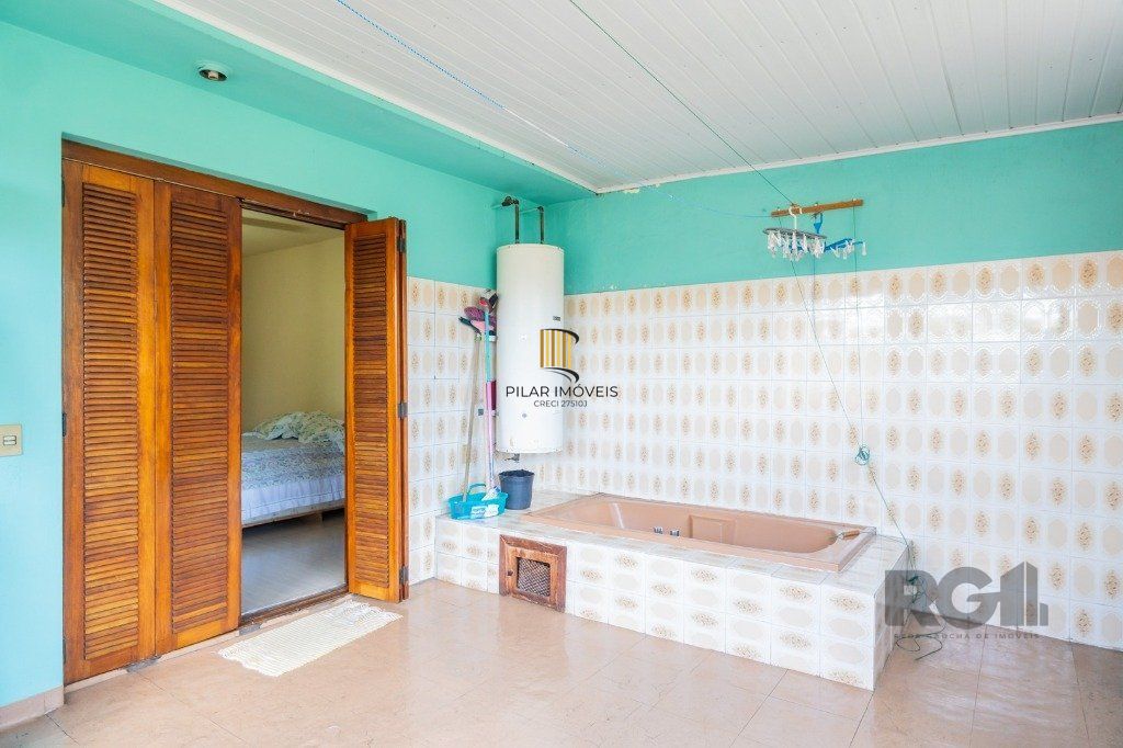 Casa com 4 dormitórios no bairro Gloria
