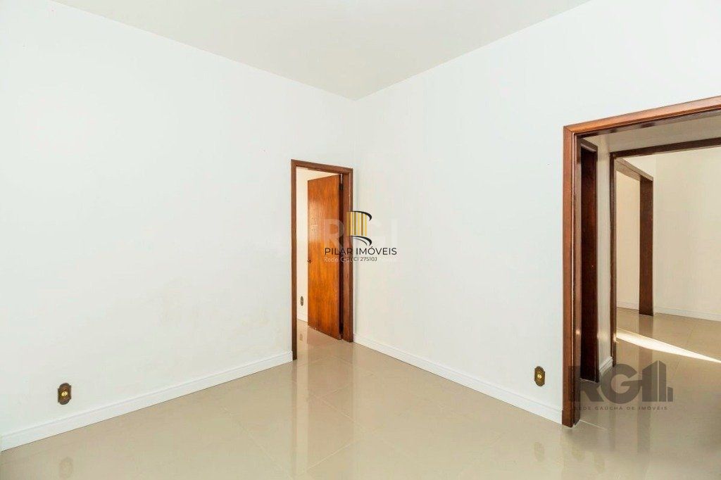 Casa de 266m² - 5 dormitórios, 5 vagas no bairro São João