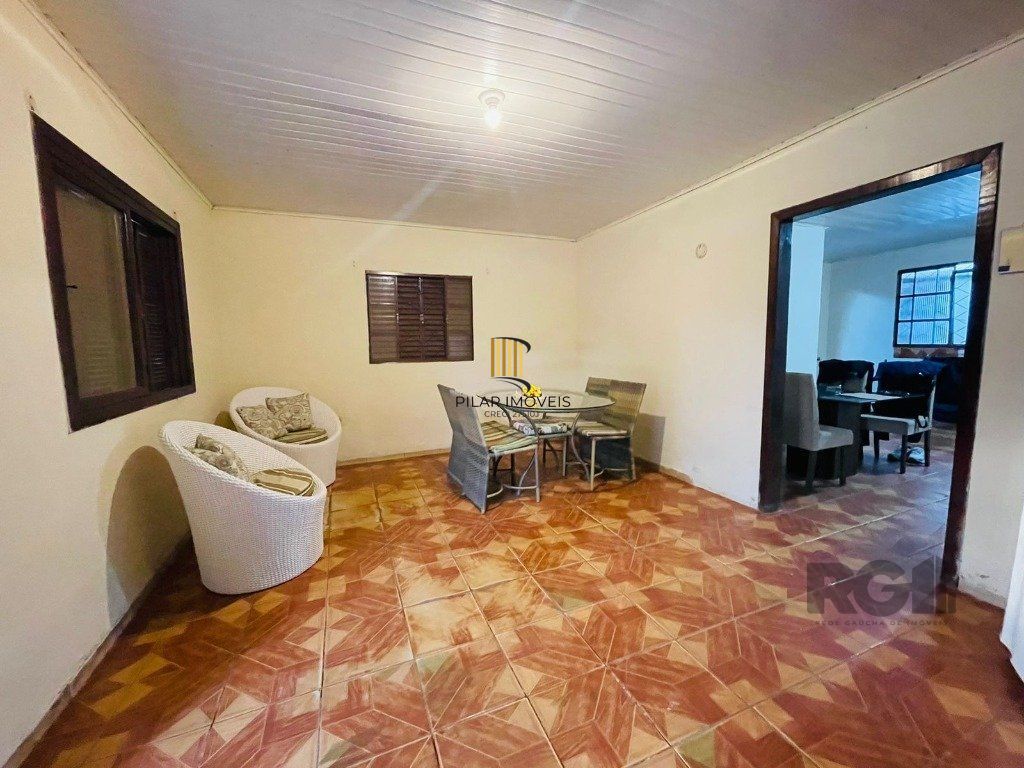 Excelente casa de 130m² com 2 dormitórios e piscina.