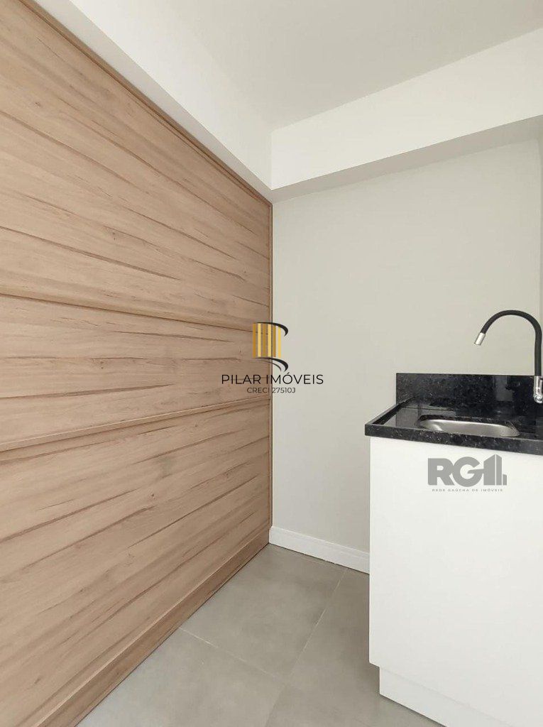 Apartamento semi mobiliado, 67m², 2 dormitórios, 1 vaga no bairro Petrópolis