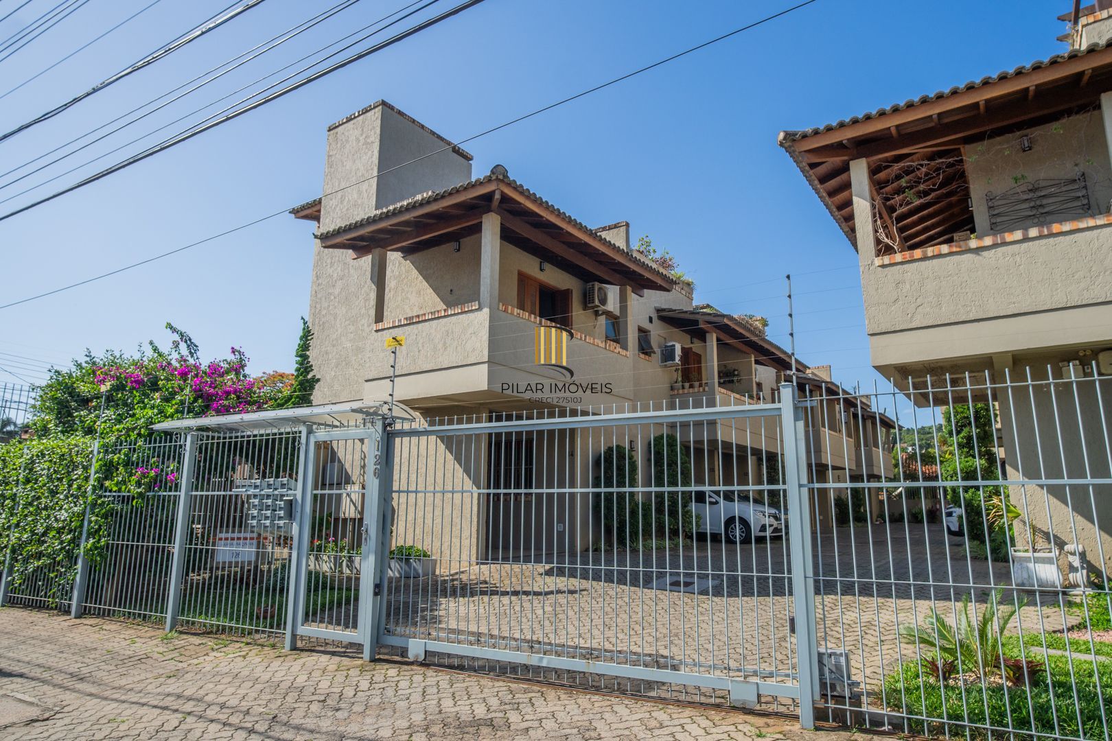 Casa em condomínio de 105m² - 2 dormitórios e 1 vaga no bairro Guarujá