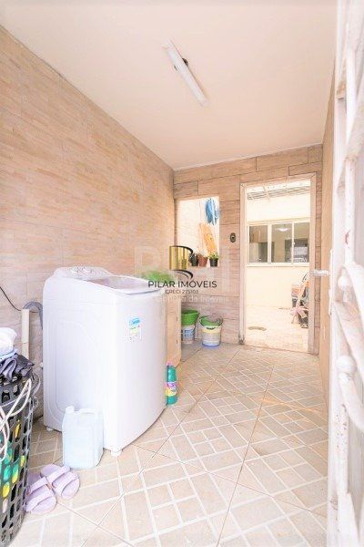 Casa para Venda - 238.35m², 4 dormitórios, sendo 1 suites, 2 vagas - Nonoai