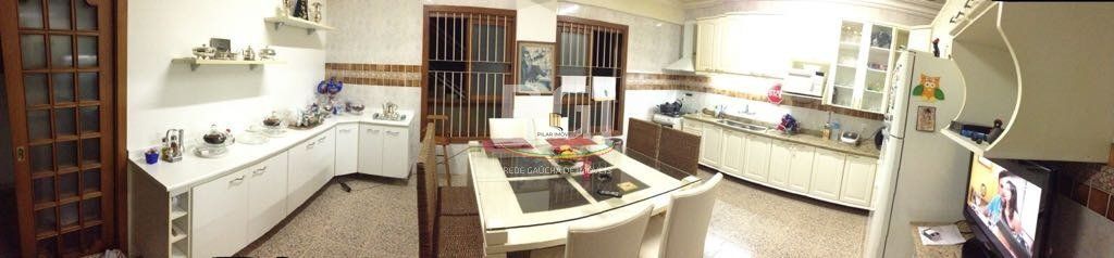 Casa para Venda - 485m², 3 dormitórios, sendo 1 suites, 4 vagas - Teresópolis