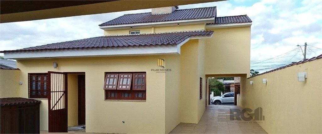 Casa de 3 dormitórios no bairro Sarandi