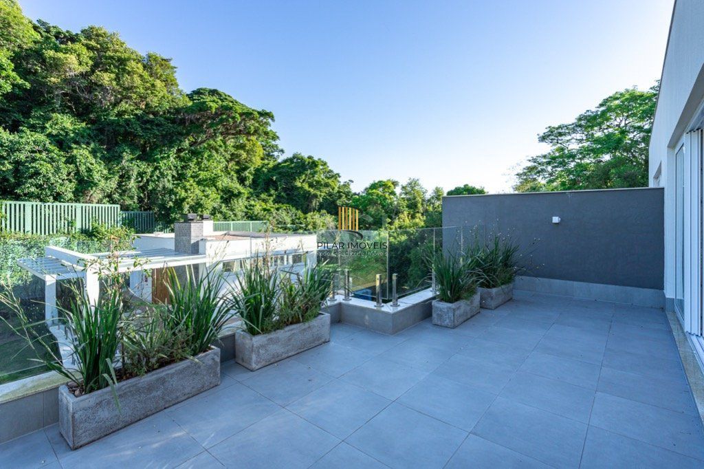 Casa Condominio para Venda - 450m², 3 dormitórios, sendo 3 suites, 3 vagas - Pedra Redonda