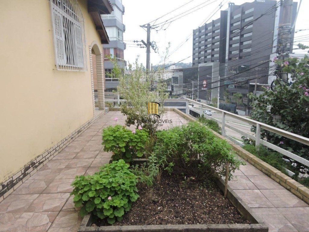 Casa 7 dormitórios no bairro Glória