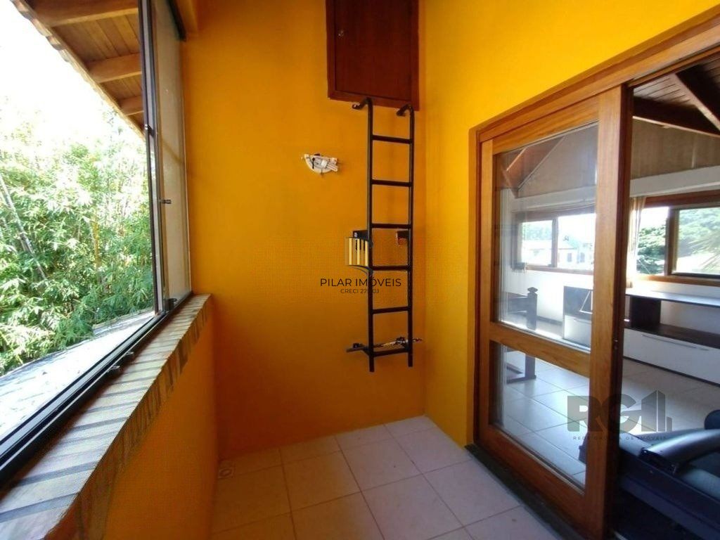 Casa de 3 dormitórios no bairro Ipanema - Porto Alegre