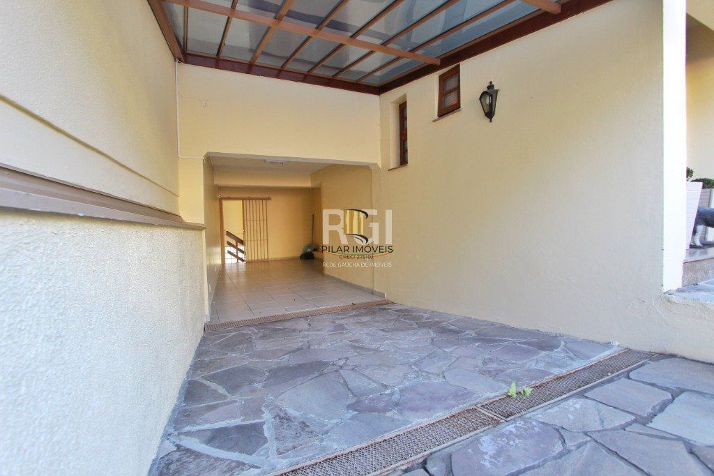 Casa para Venda - 250m², 3 dormitórios, sendo 1 suites, Teresópolis