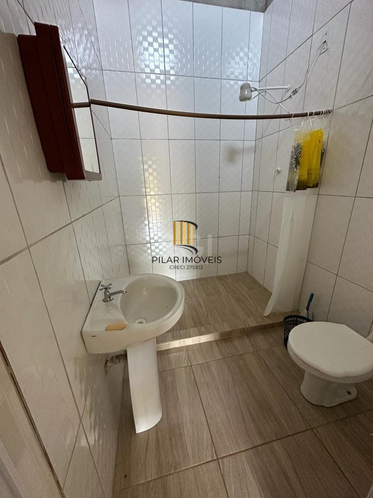 Casa 2 dormitórios no bairro Praia Azul