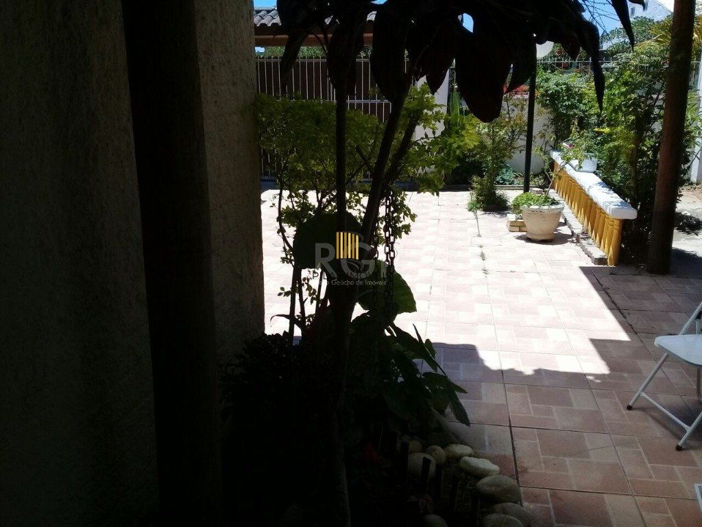Casa para Venda - 150m², 2 dormitórios, 4 vagas - Ponta Grossa