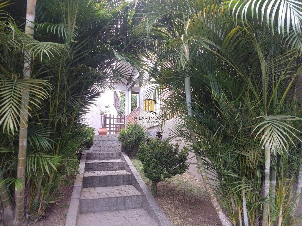 Casa com 3 dormitórios no bairro Ipanema