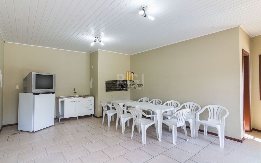 Casa 160m² - 3 dormitórios, 1 suíte, churrasqueira, terraço e 2 vagas de garagem no Guarujá