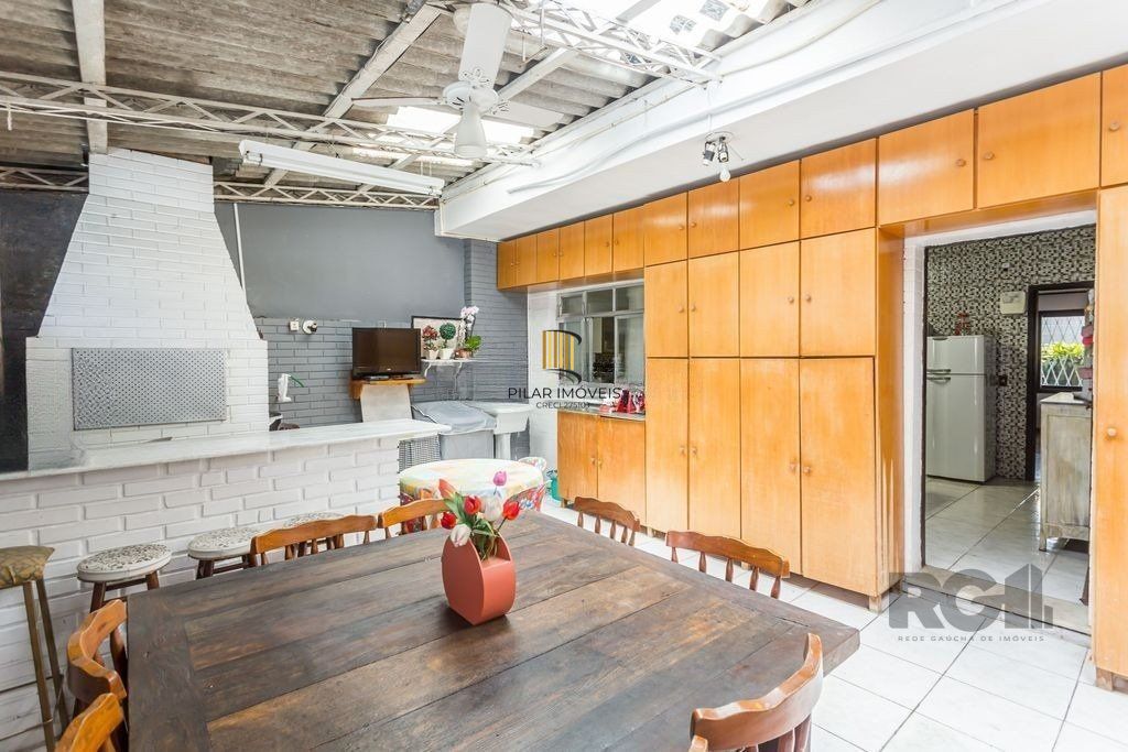 Casa 210m² - 3 dormitórios, 2 vagas