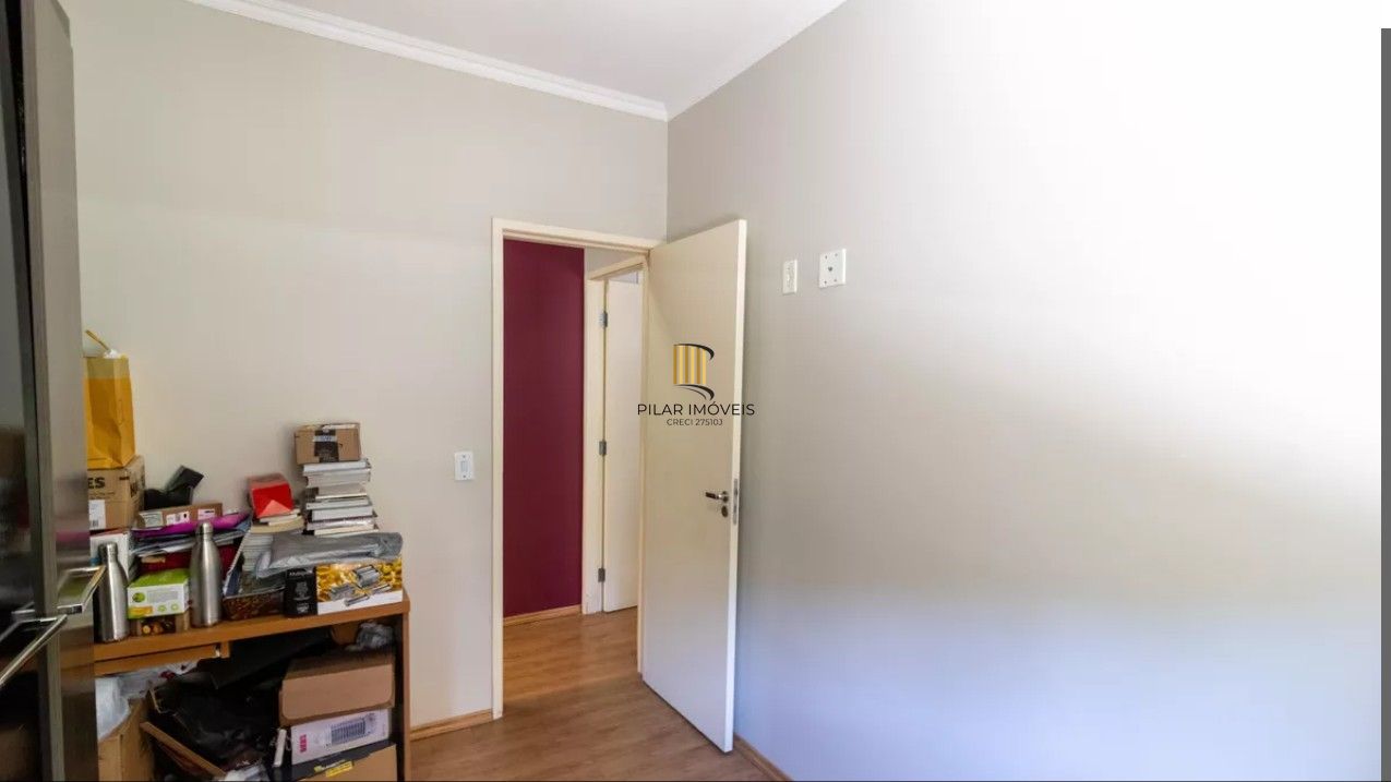 Apartamento de 2 dormitórios com 1 vaga de garagem escriturada, na Rua Dom Vital, Bairro Glória.