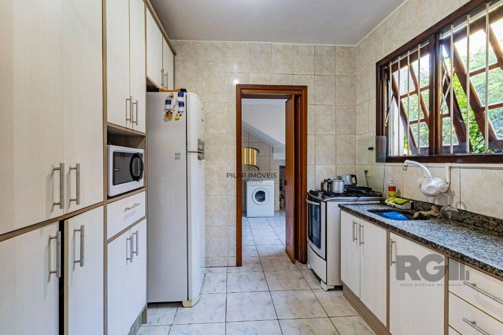 Casa com 267m², 3 dormitórios, 1 vaga no bairro Tristeza