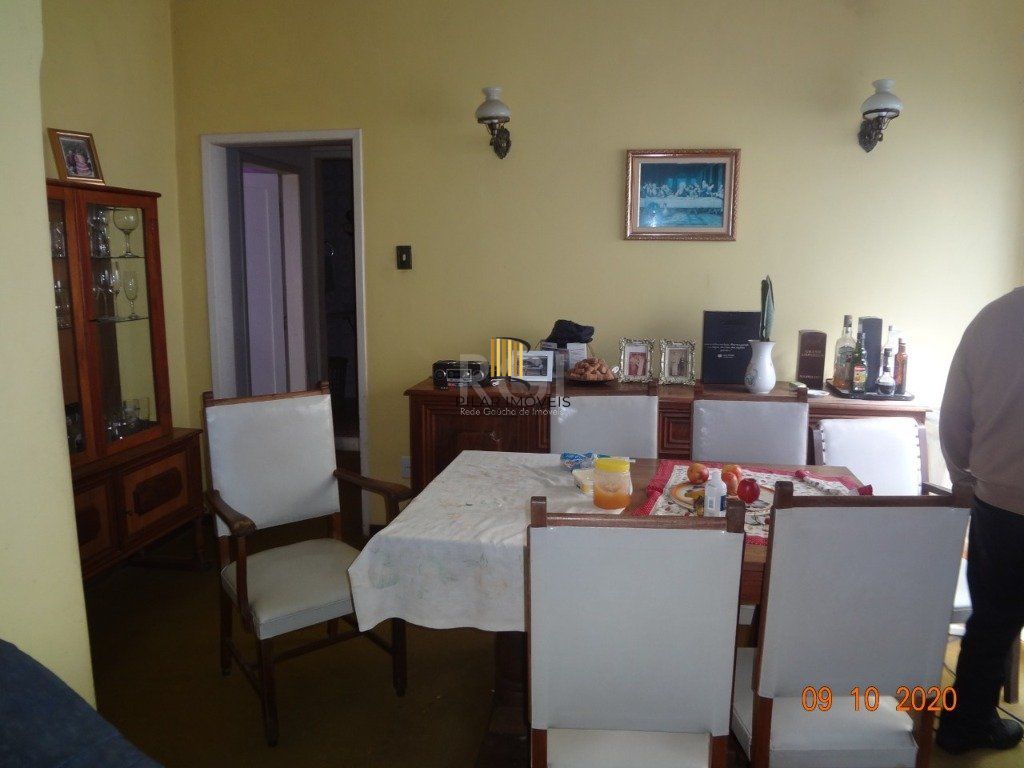 Casa para Venda - 250m², 3 dormitórios,  - Medianeira