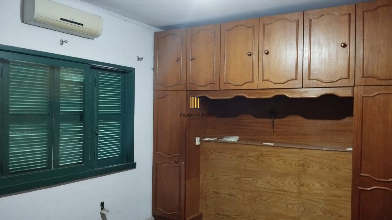 Casa com 4 quartos e 257m² à venda em Guarujá, Porto Alegre.