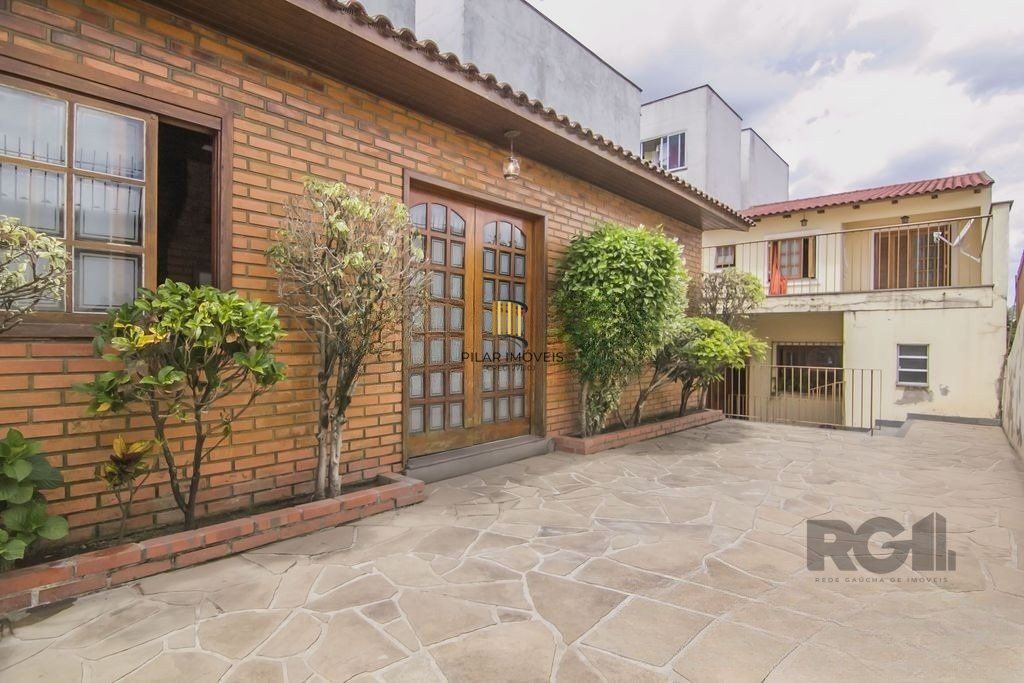 Casa de 2 dormitórios, no bairro Partenon