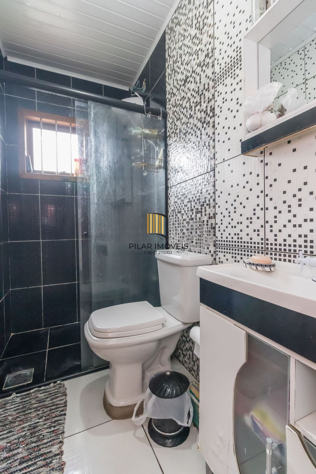 Casa de 6 dormitórios à venda Bairro Vila Nova - Porto Alegre
