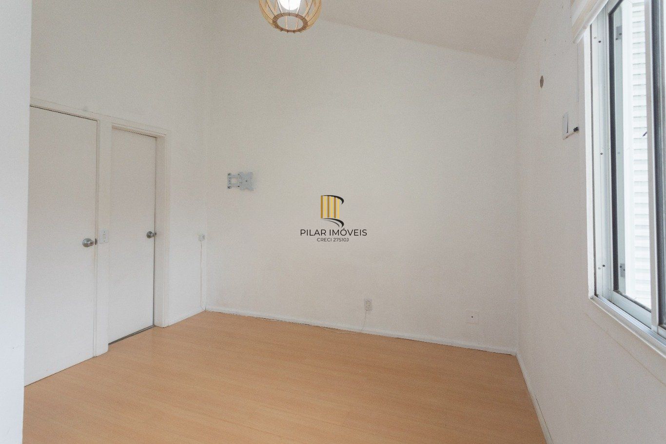 Casa em Condomínio de 3 dormitórios  à venda em Sarandi, Porto Alegre.