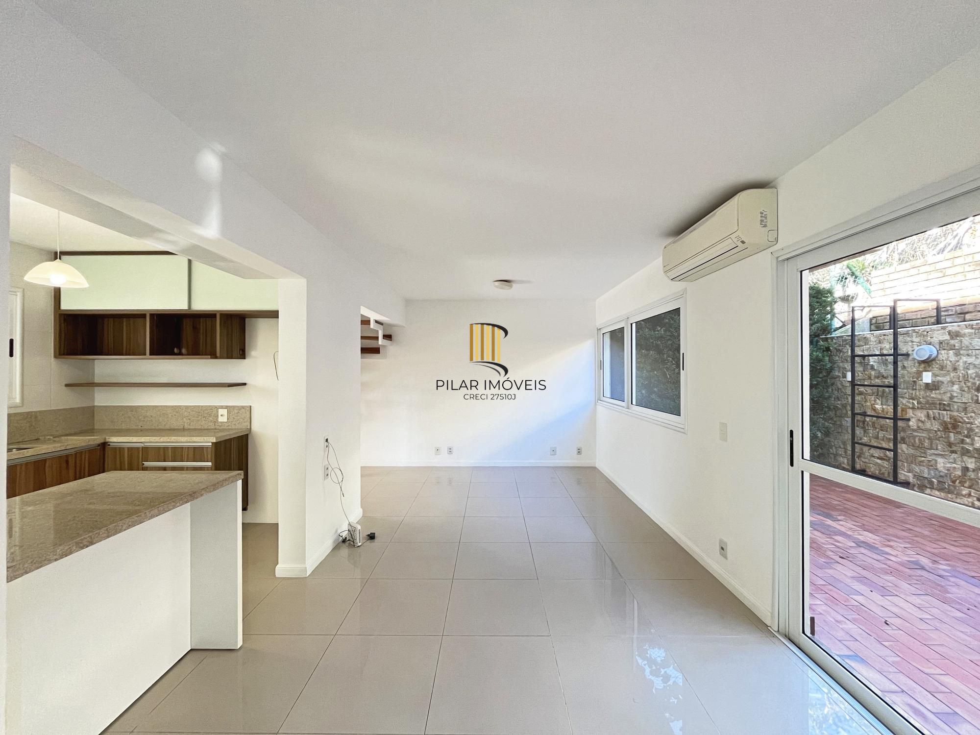 Casa de Condomínio 4 dormitórios no bairro Teresópolis