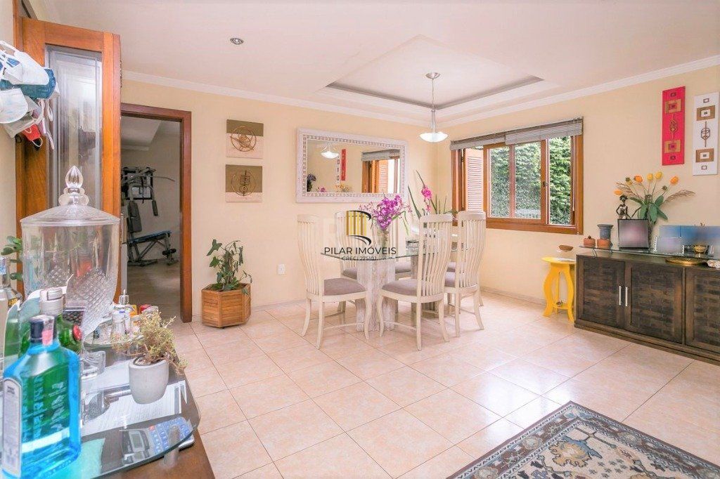 Casa para Venda - 279m², 3 dormitórios, sendo 1 suites, 4 vagas - Teresópolis
