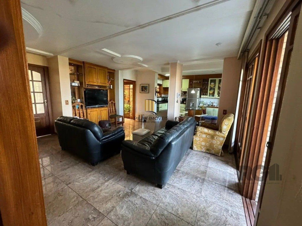 Casa com 4 dormitórios no bairro nonoai
